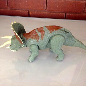 Jurassic World Dominion Roar Strikers Triceratops